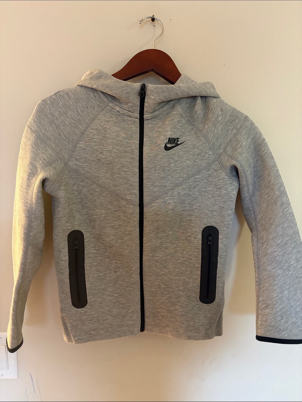 Nike Kids Light Heather Gray Full-Zip Hooded Sweatshirt new condition